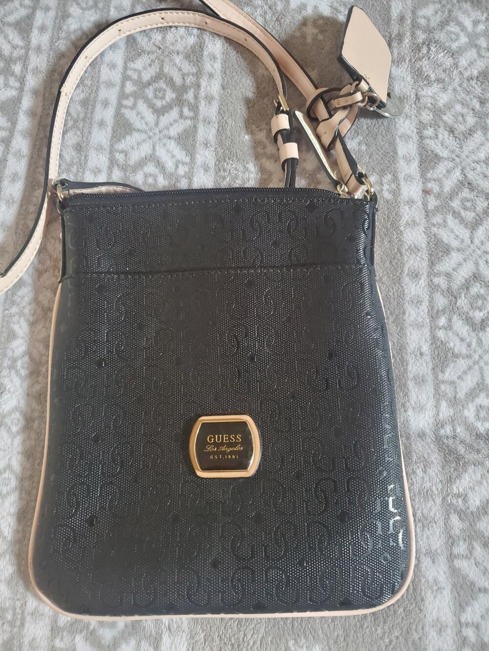 GUESS Black Crossbody Bag with Cream Trim.Pre- Owned In Good Condition
